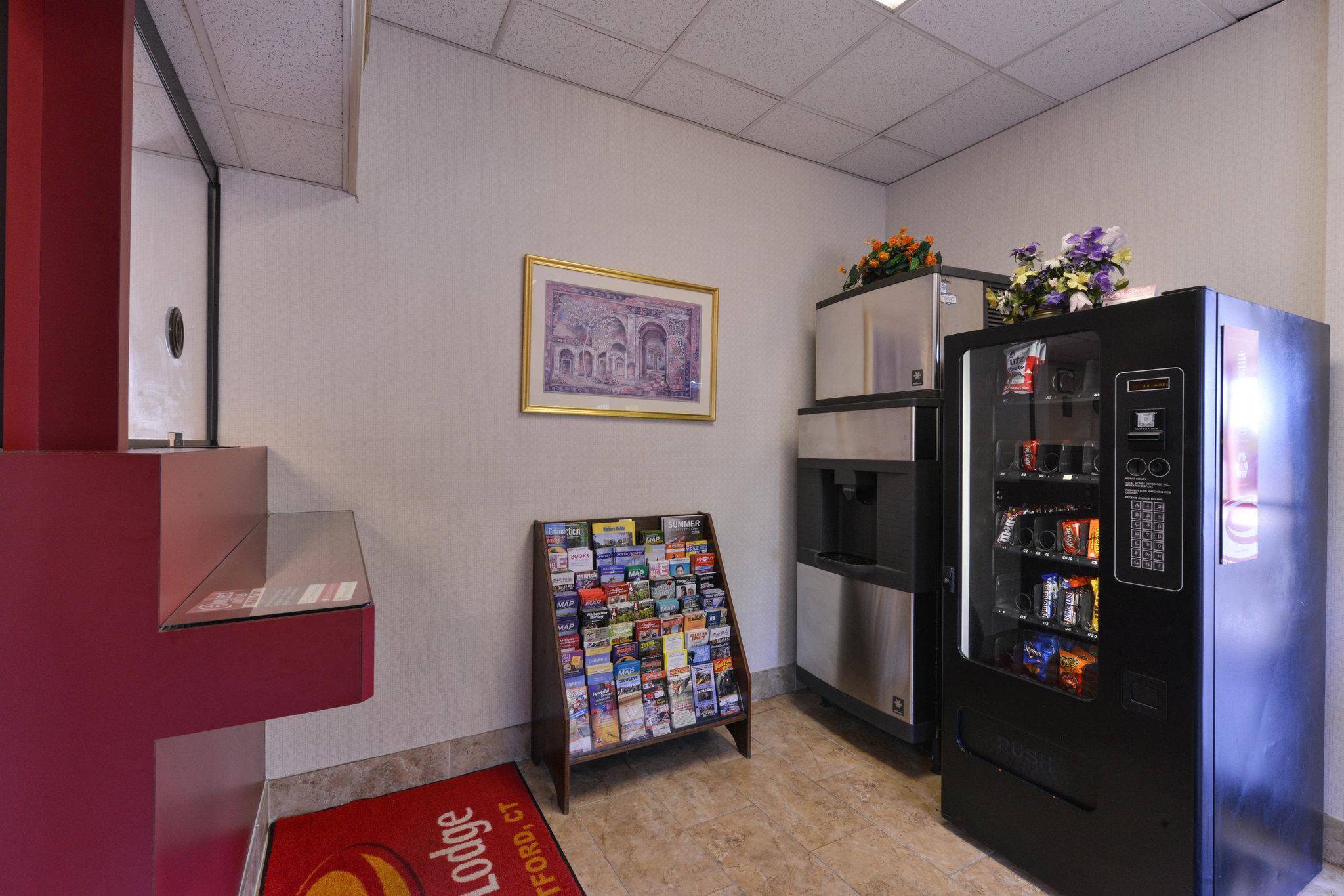 איסט הרטפורד Economy Inn מראה חיצוני תמונה