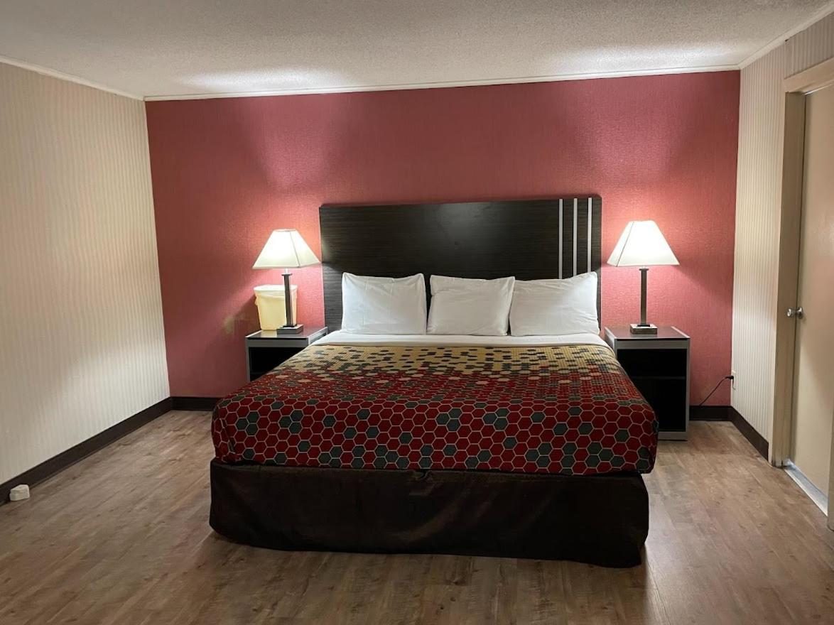 איסט הרטפורד Economy Inn מראה חיצוני תמונה