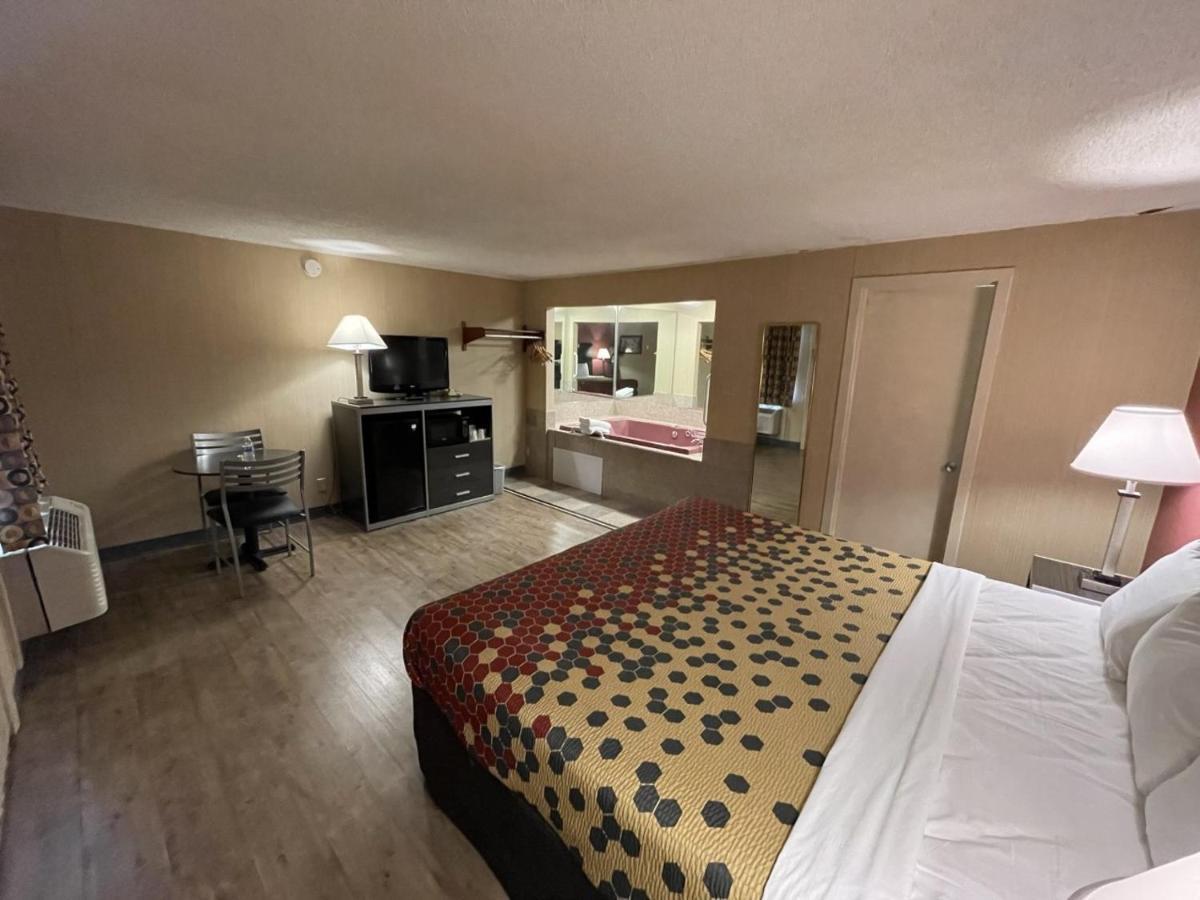 איסט הרטפורד Economy Inn מראה חיצוני תמונה